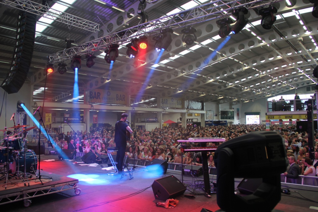 Crabbies-Grand-National-Aintree-Racecourse-2015-52-stage-sound-lighting-production