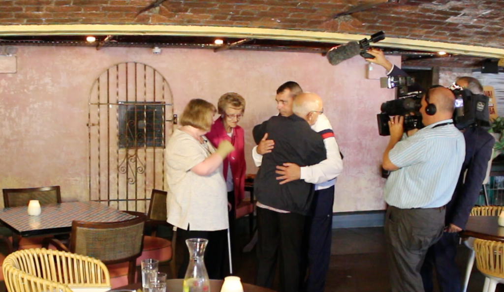 John Lloyd meets his donors family at British Transplant Games.jpg-2