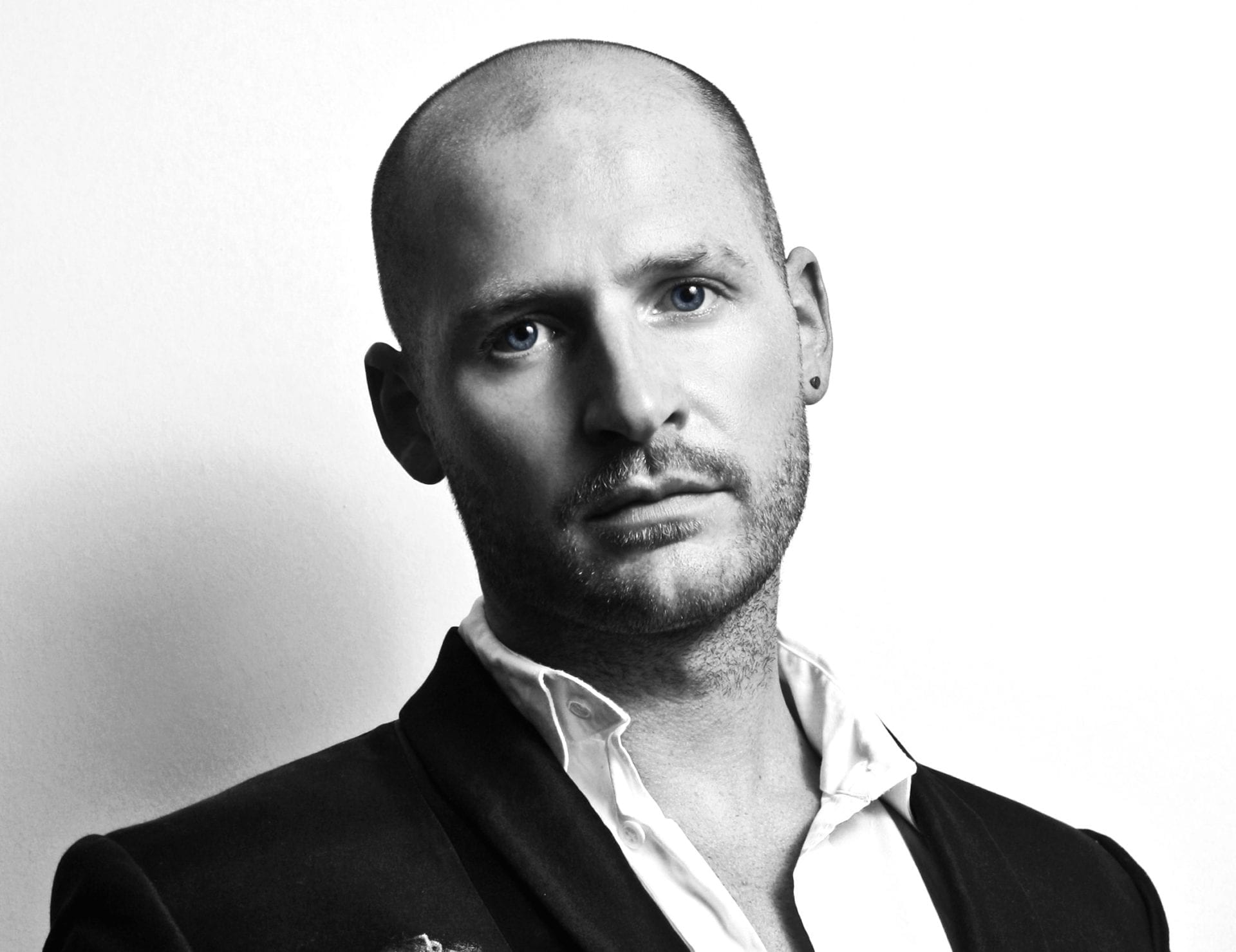 Актёром гэри бондом. Gary james. Gary james. Gary james. Gary james.